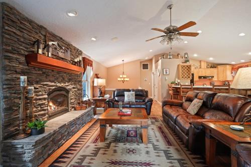 River Forest Acres Casa | 164 Jillian - Private peaceful retreat