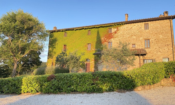 Nerbisci Villa | 16C granja, vistas panorámicas, piscina privada
