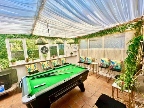 Usk Casa | 16th Century Farm House,6 Beds,5 BATHROOMS,SLEEPS 15,BBQ,HOT TUB,CINEMA ROOM WITH SURROUND SOUND,With Cymru Holidays