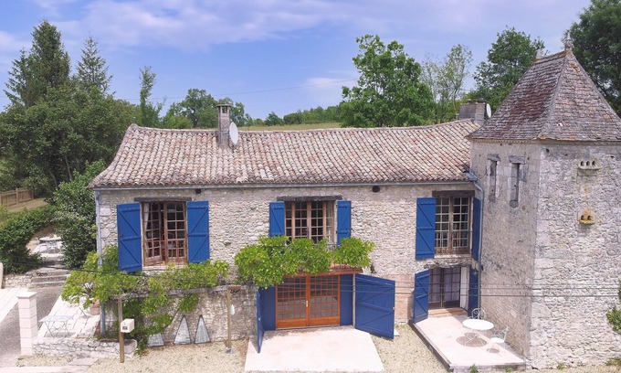 Saint-Sernin Casa | 16th Century hunting lodge with modern pool