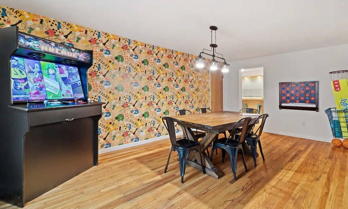 Berea Casa | 17,000 Arcade Games + park views at the Game Room!