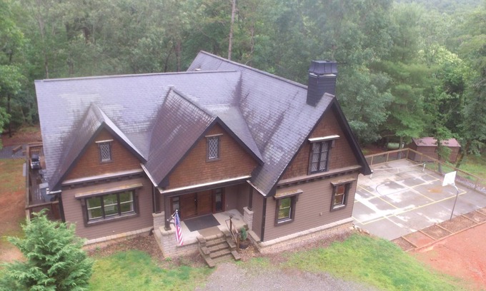 Dahlonega Casa | 17 Acres - Pickleball - Trampoline/Fireman's Pole/Hot Tub!