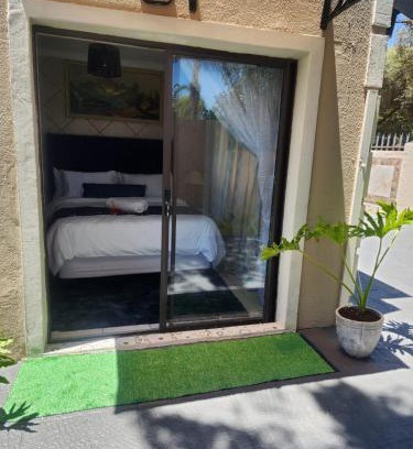 Rooihuiskraal Casa | 17 Byvanger Luxury Home Deluxe Queen Suite Room 1