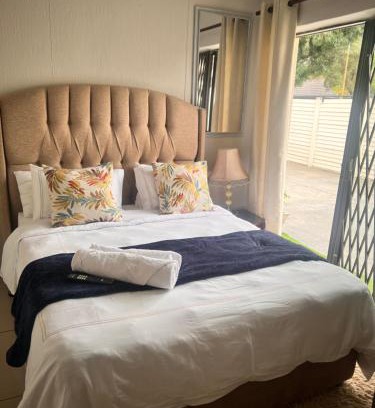 Rooihuiskraal Casa | 17 Byvanger Luxury Home Deluxe Queen Suite Room 2