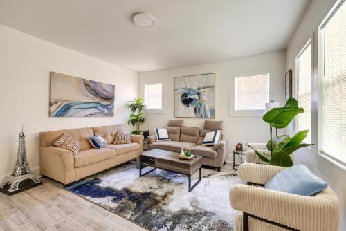 Bessemer Casa | 17 Mi to Birmingham Renovated Home with Deck