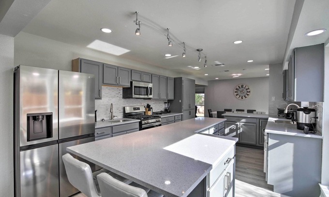 Richardson Casa | 17 Mi to Dallas: Richardson Home w/ Hot Tub