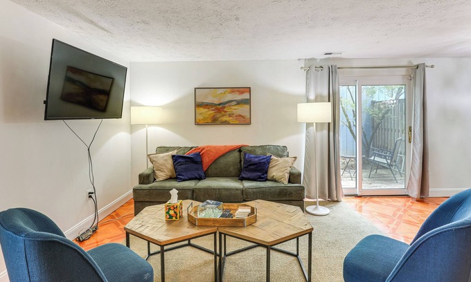 Bowie Casa | 17 Mi to DC: Cozy Townhome in Bowie!