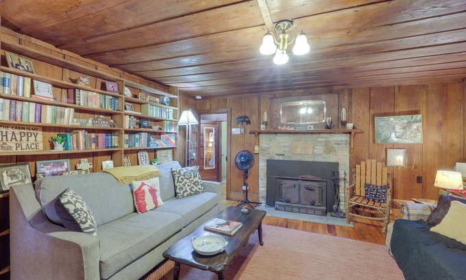 Linville Falls Cabaña | 17 Mi to Sugar Mountain: ‘Tensie’s Cottage’