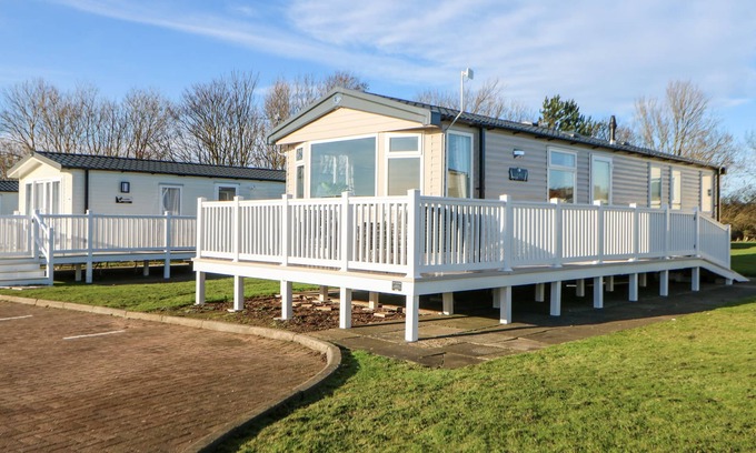 Woodhorn Cabaña | 17 SUMMER MEADOWS, pet friendly, country holiday cottage in Ashington