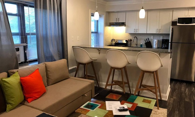 Industry Apartamento | 1703 4A · Marianas Place / 20min a NYC-Parking Avail