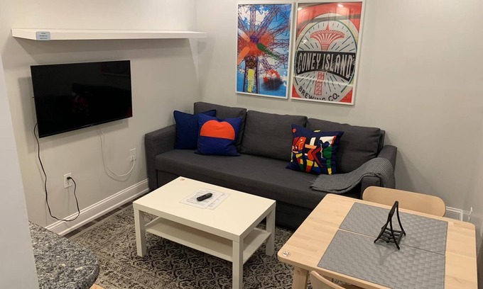 Industry Apartamento | 1703 5D · Artístico 1bed Apt / 20 min a NYC-Parking Avail.