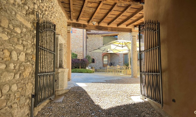 Arlate Casa | 1711 Luxury Guest House