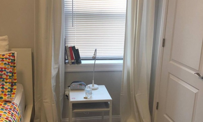 Industry Apartamento | 1715 1H · Homey 2 bed Apt20 min to NYC-Parking Avail