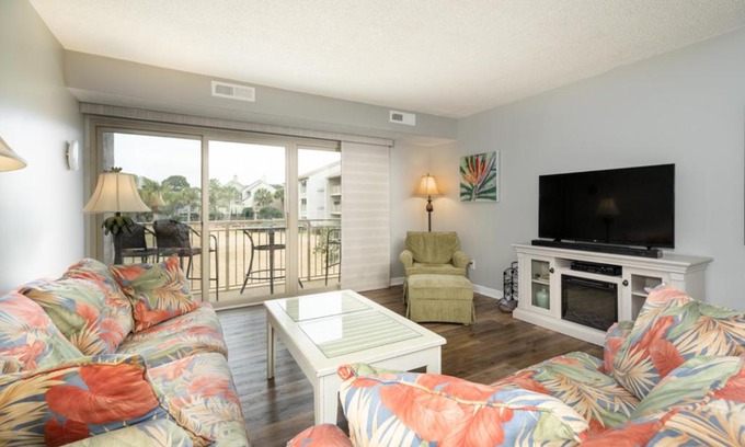 South Beach Casa | 1737 Bluff Villas Renovated Tommy Bahama Villa Water Views Sleeps 6 Sea Pines