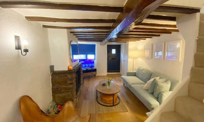 Upholland Casa | 1750's cottage with open fire and beams