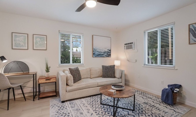 Laurel Park Cabaña | 1767-Near Beaches-Downtown-Full Kitchen-Cozy