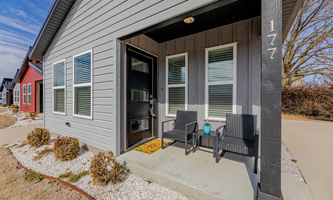 Centerton Casa | 177 Tiny Home near MTB Trails Walmart HQ Sleeps 6