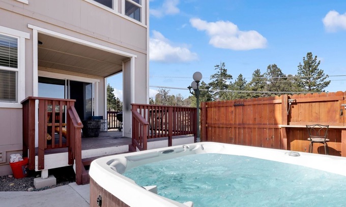 Big Bear Cabina | 1798-maple Ridge View 3 Bedroom Home by RedAwning