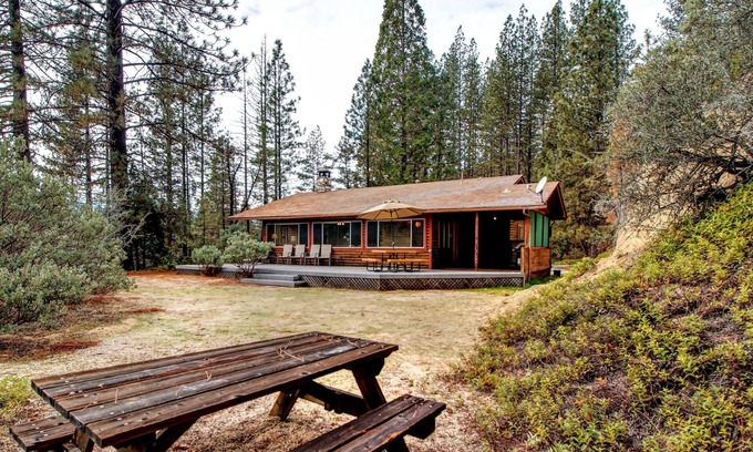 North Wawona Cabina | 17A Longview dentro del Parque Nacional Yosemite