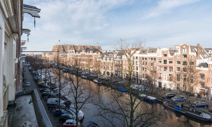 Amstelveld Casa | 17th Century Canal Apartment with Roof Terrace