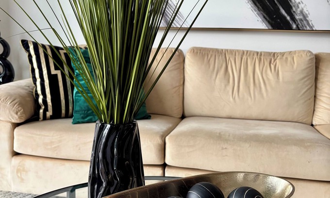 Midtown Apartamento | 17th Floor Luxe Midtown Views + Pool + Gym