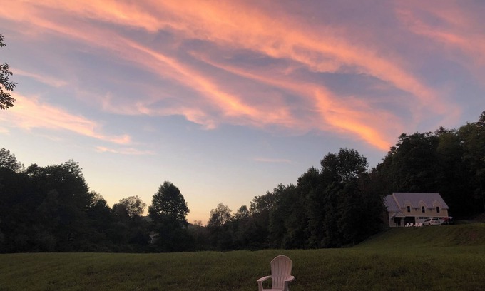 Woodstock Otro | 18-Acres in Woodstock - Pet-Friendly, Trails, Brook, Fireplace, Screened Porch