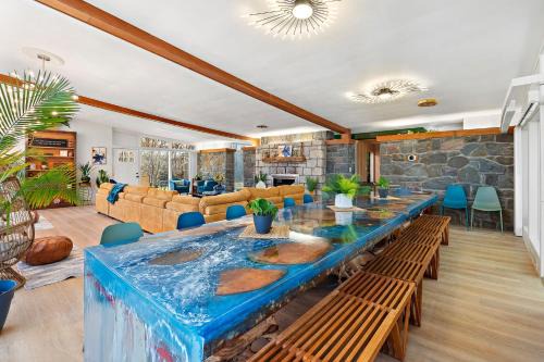 East Stroudsburg Casa | 18 bd w Indoor Pool Hottub & Sauna - Mystery Room