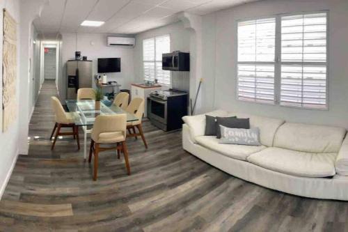 Santurce Casa | 18 Bedrooms 32 guest La placita de Santurce By RentalsPR