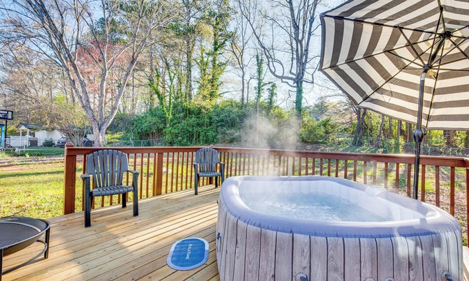 Lithia Springs Casa | 18 Mi to Downtown Atlanta: Quiet Home w/ Fire Pit