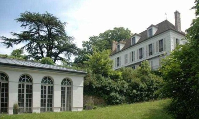 Neauphle-le-Chateau Casa | Relevo del siglo XVIII