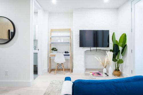 Ukrainian Village Apartamento | 180-2 Brand new 2BR 1Bath East Village