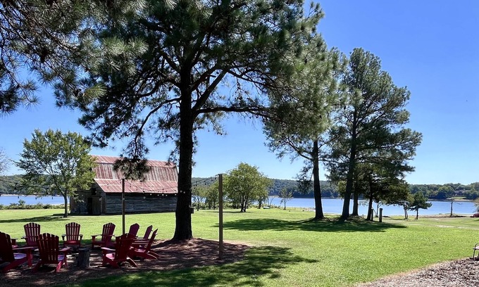 Lowell Casa | La casa de la granja en el lago Beaver: frente al lago, fácil acceso, vista de 180 *, aislada