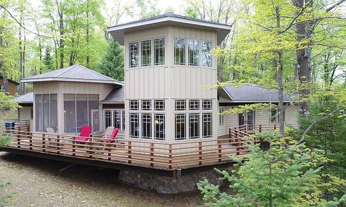 Hayward Cabina | 180 degree views -Watch eagles soar over Lost Land Lake from the deck