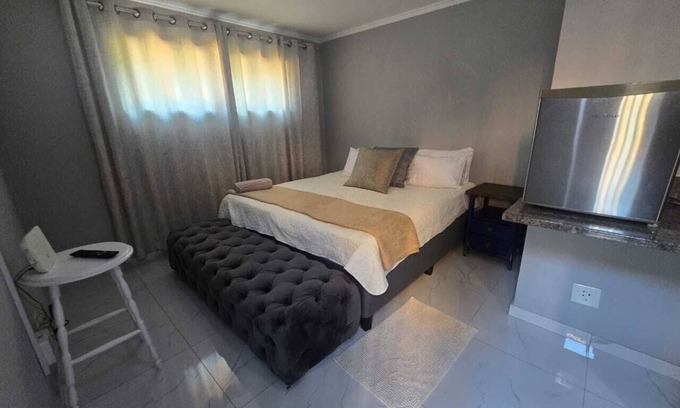 Constantia Kloof Casa | 180 Degrees View on The Kloof – 5-Bedroom Luxury Home with a View in Roodepoort