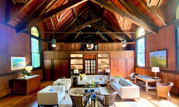 Lake Michigan Beach Casa | Iglesia de 1800, meticulosamente restaurada y convertida en un refugio de diseñadores de playa