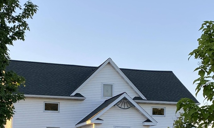 Grantsburg Casa | 1800's Hand-Hewn Two Story 3 bedroom Log Farmhouse (outdoor Sauna house)