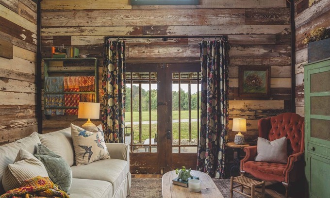 Loganville Casa | 1800s Charm with Modern Perks