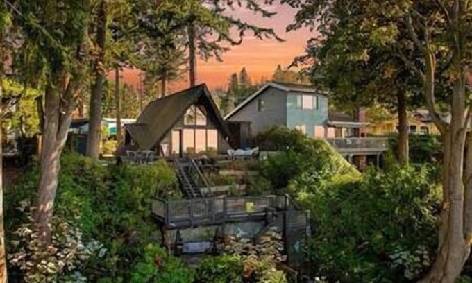 Blaine Casa | SHORE|Birch Bay Frame w/ Oceanview, Stairs to Beach, Hot Tub, Oceanview, Beach Access, 3 bedroom A-f