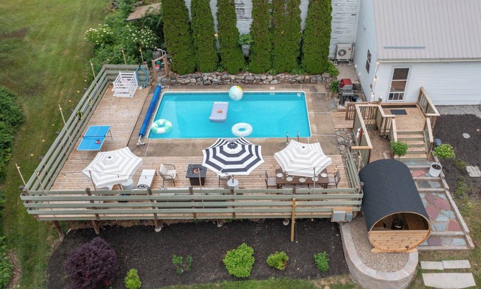 Meredith Casa | 1840 Meredith Farmhouse w Outdoor Pool & Sauna