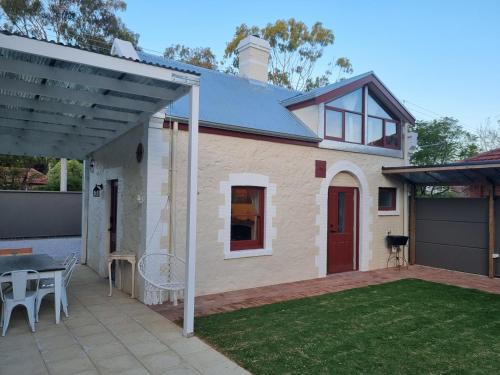 North Brighton Casa | 1860 Heritage Beachside Studio