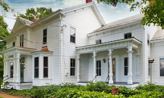 Schuylerville Casa | 1862 Italianate Victorian B&B Owner's Unit