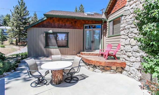 Fawnskin Cabina | 1864 - Pleasant Pause 3 Bedroom Home by RedAwning
