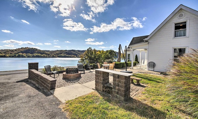 Bethlehem Casa | 1872 Bethlehem Home w/ View of Ohio River!