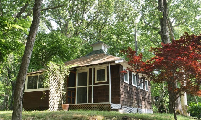 The Heights Cabaña | 1880's Boathouse on a hill. Short walk to Crescent Beach.