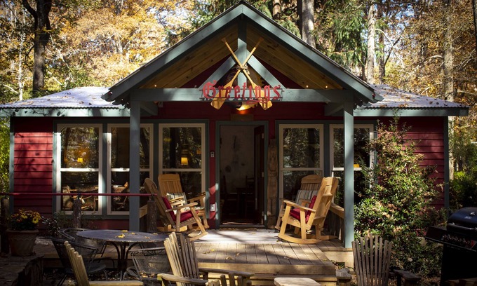 Mentone Cabina | 1880's Log Cabin Luxe + 21st c. Comfort = Mentone's Coolest Cabin