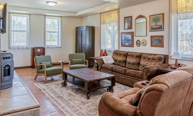 Suring Otro | 1890: A Historic, Quiet Trailside Retreat in Suring