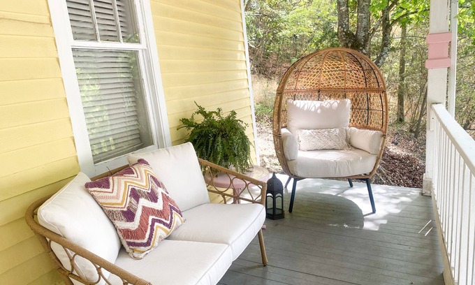 Eureka Springs Historic District Cabaña | 1890's Cozy casita in the heart of downtown Eureka Springs