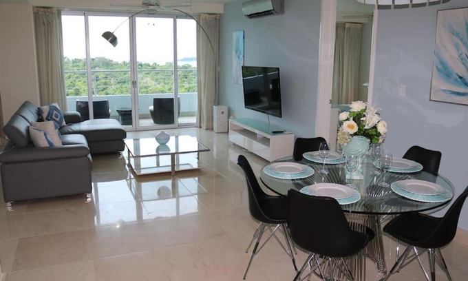 Playa Bonita Village Apartamento | 18G Luxury Oceanview with Roof Top Pool