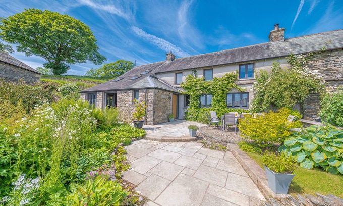 Bretherdale Otro | 18th Century Farmhouse Recently Renovated Into a Rural Luxury Home