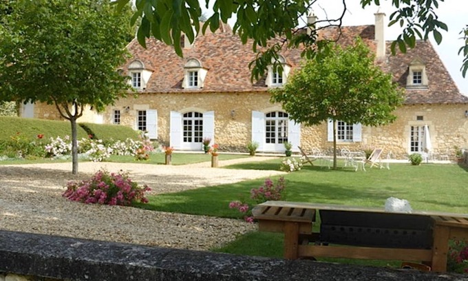 Montagnac-la-Crempse Otro | 18th century manor house, 5 bedrooms, sleeps 12, 3 bathrooms, swimming pool